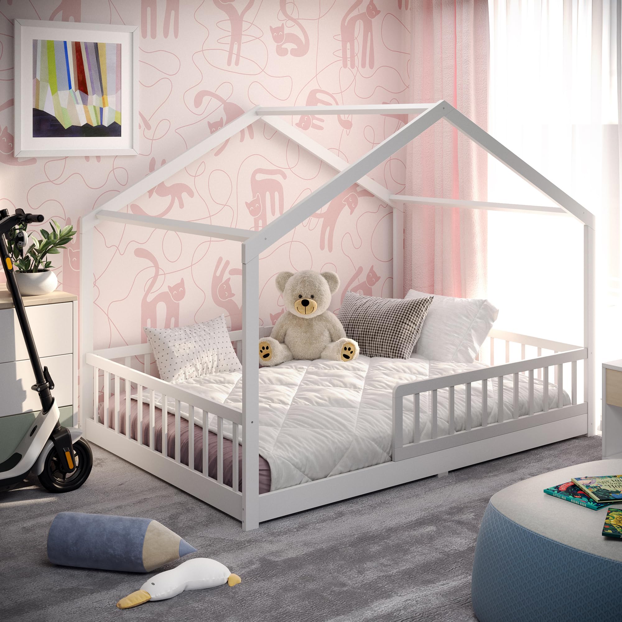 CADANI Malte Kinderbett 120x200 cm – Hausbett mit abnehmbarem Rausfallschutz, bis 200 kg belastbar, Roll-Lattenrost, Montessori Bodenbett aus Massivholz Kiefer, Natur